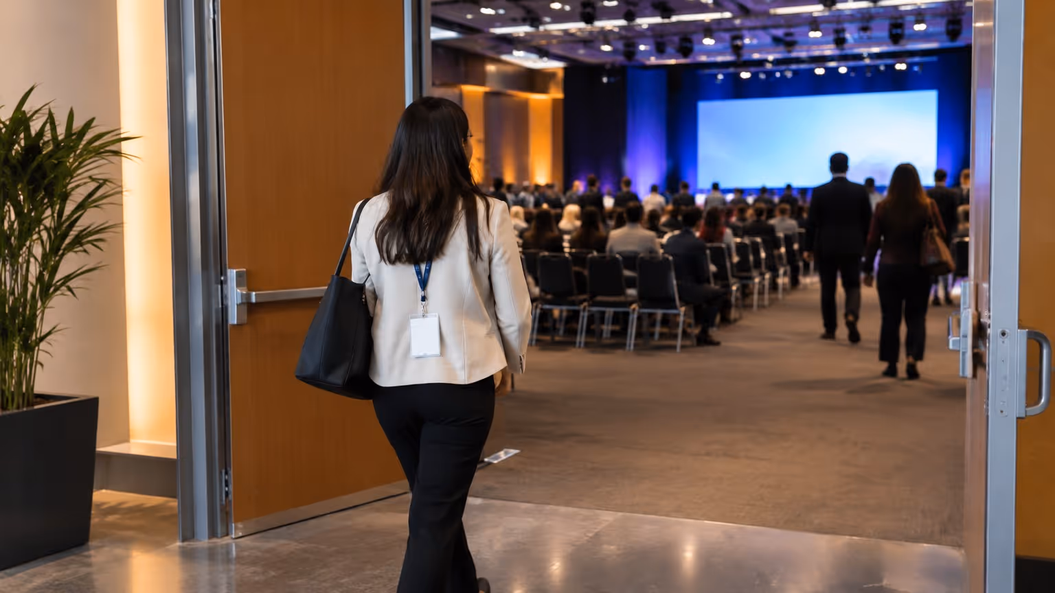 Como participar de um evento de tecnologia gastando pouco