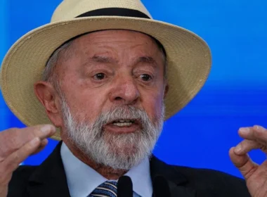 Lula Critica Oposição em Declaração Durante Evento Público