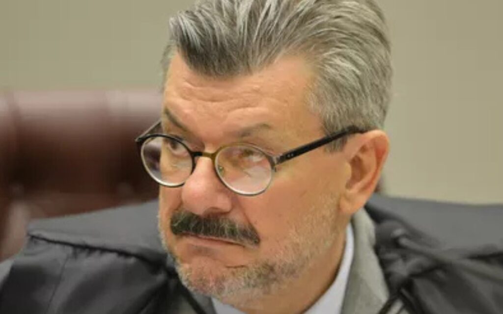 Jovem relata à polícia importunação sexual por ministro do STJ durante viagem a Balneário Camboriú