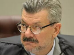 Jovem relata à polícia importunação sexual por ministro do STJ durante viagem a Balneário Camboriú