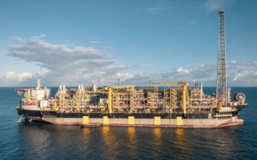 Excesso de oferta segura preços do petróleo apesar de ações dos EUA contra Irã e Venezuela