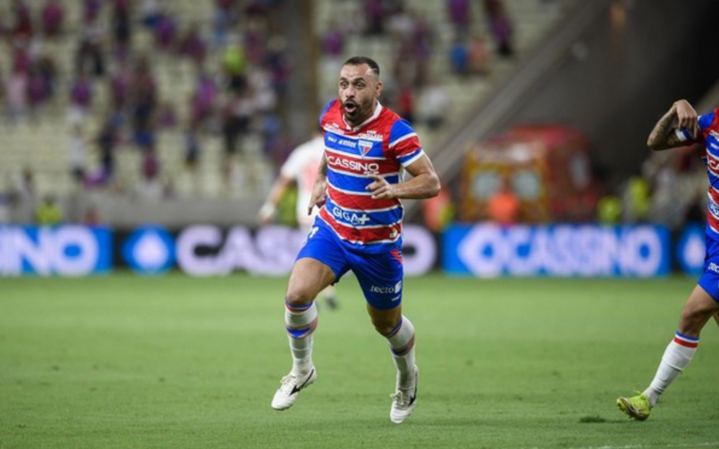 Santos acerta contratação definitiva de Moisés, ex-Fortaleza, por 2 milhões de euros