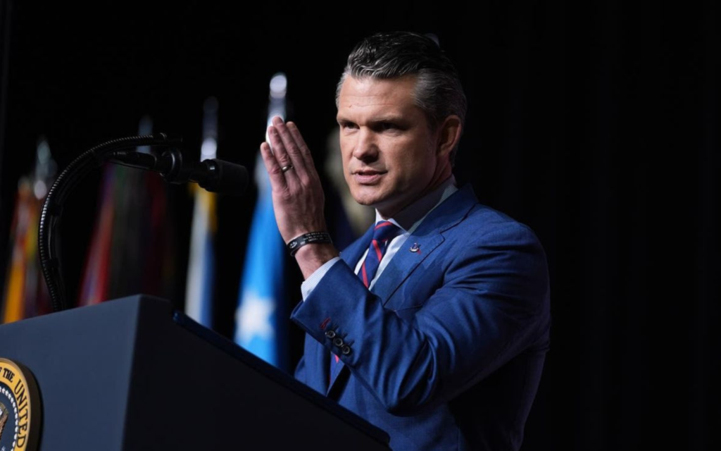 Pentágono encerra programas acadêmicos com Harvard alegando “ideologia woke”