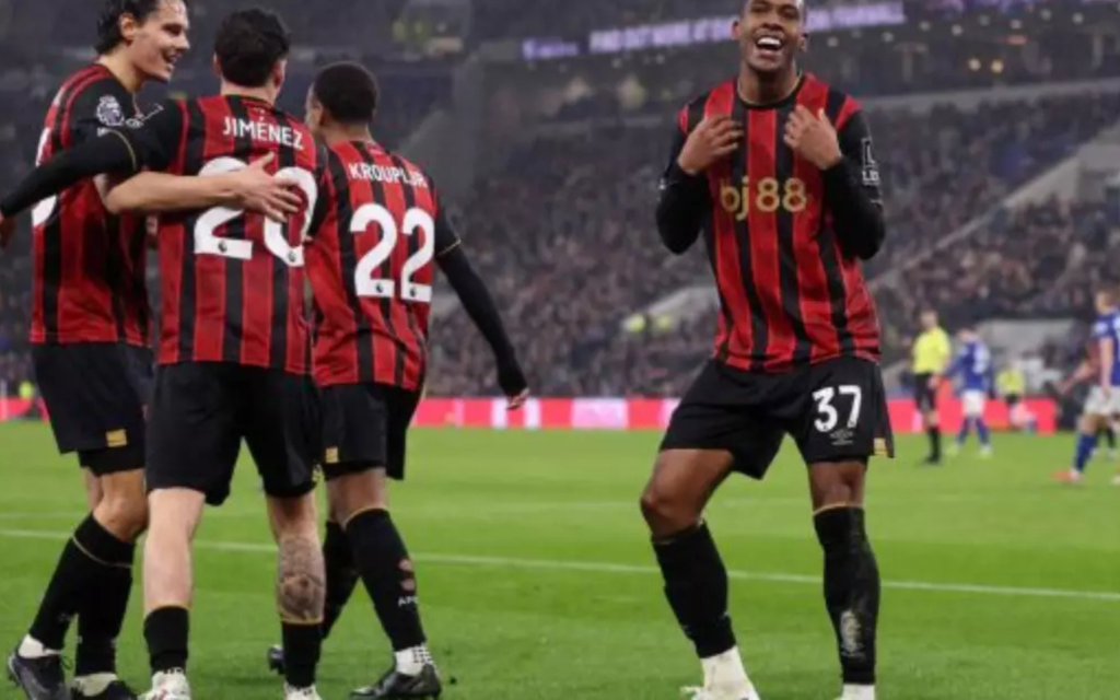 Técnico do Bournemouth exalta Rayan após vitória sobre o Everton pela Premier League