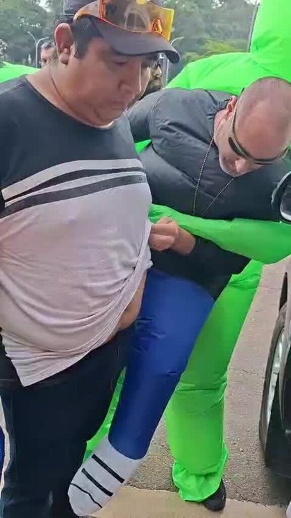 Policiais disfarçados de extraterrestres detêm quatro pessoas em megabloco de Ivete Sangalo em SP